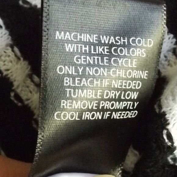 TORRID Thermal Top, 3/3X, Black/White Stripes, Long sleeve, Notch collar - Picture 12 of 14